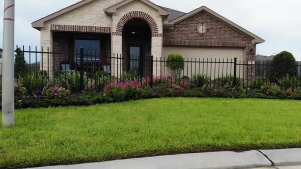 Drone Filmado Uma Única Casa História Houston — Vídeo de Stock