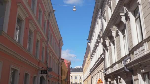 Europeisk Byggnad Och Blå Himmel — Stockvideo