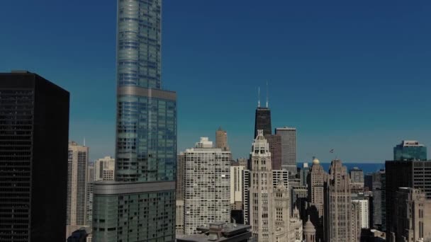 Nagranie Drona Górę Centrum Chicago Pokazujące Trump International Tower Budynek — Wideo stockowe