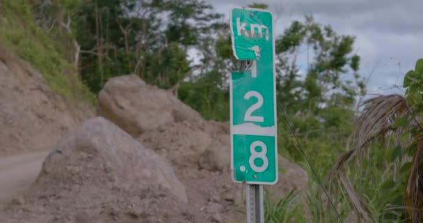 Çamur Kayması Sonucu Yok Olmuş Bir Yolda Yırtık Bir Kilometre — Stok video
