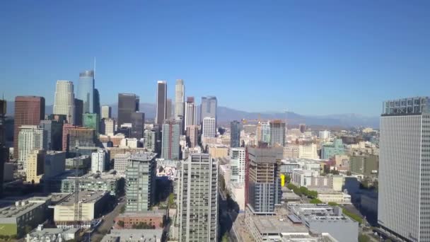 Los Angeles Skyline Drone Tiro Monitoraggio Sinistra — Video Stock