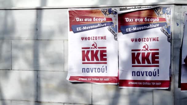 People Passing Posters Communist Party Greece Kke Hammer Sickle Symbol — Stock Video