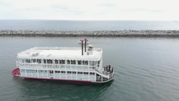纽波特湾的内河船 — 图库视频影像