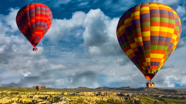 Kinobesuch Von Heißluftballons Die Über Der Türkischen Wüste Kappadokien Steigen — Stockvideo