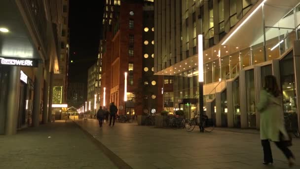 Algunas Personas Caminando Por Zuidas Por Noche Lugar Lleno Los — Vídeo de stock