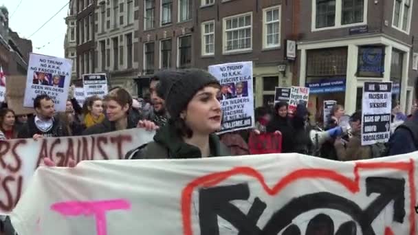 Sommige Demonstranten Uit Vreemde Samenlevingen Protesteren Tegen Racisme Discriminatie Islamofobie — Stockvideo