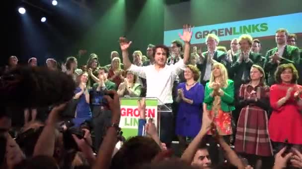 Groenlinks Politikacı Jesse Klaver Zaferini Kutluyor 2017 Seçim Gecesinde Çok — Stok video