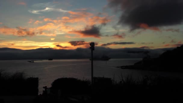 英国普利茅斯 美丽的夕阳西下 望着大海 — 图库视频影像