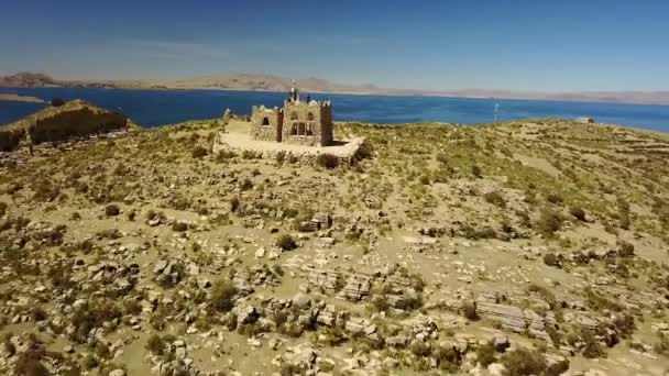 Aerial Drone Shot Away Man House Top Mountain Isla Del — Stock Video