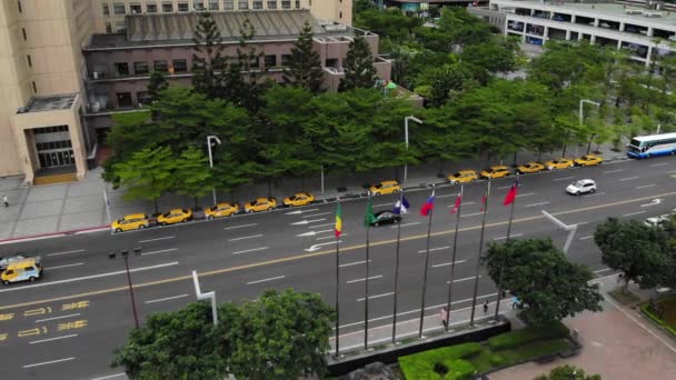 교통에서 건물로 속도를 급강하 — 비디오