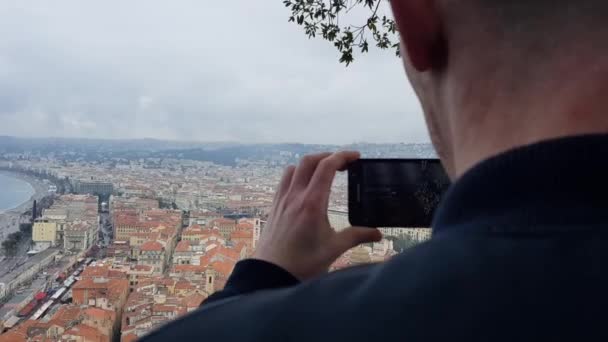 Guy Inspelning Samsung Toppen Klippa Nice Frankrike — Stockvideo