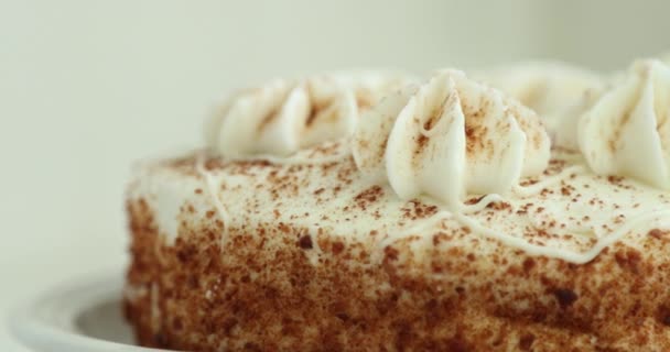 Gâteau Aux Épices Citrouille Assis Sur Comptoir Blanc Propre Début — Video