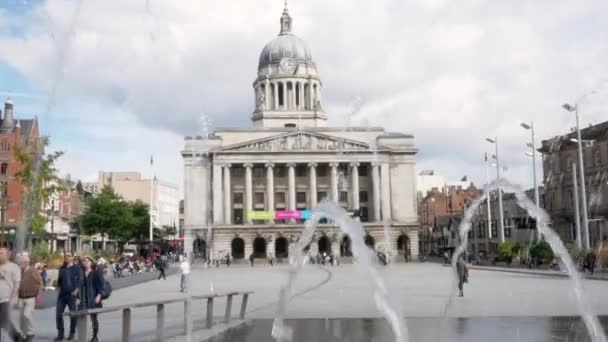 Foto Van Het Stadhuis Van Nottingham Door Fontein — Stockvideo