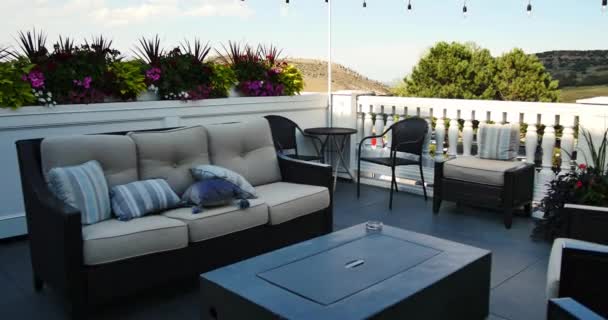 Urban Rooftop Patio Mountain View — Stock Video