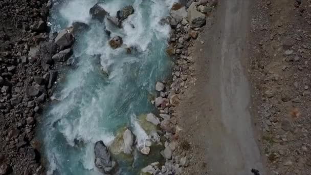 Pan Del Fiume Nelle Montagne Coppia Tagikistan Acqua Bei Toni — Video Stock