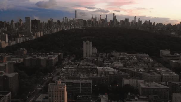 Drone Tiro Hacia Atrás Harlem Nyc Upper East Side Frente — Vídeos de Stock