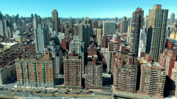 Drone Deslizarse Través Manhattan Nyc Edificios Largo Unidad Fdr Primavera — Vídeo de stock