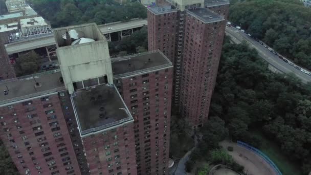 Drone Flyover Harlem Nyc Projetos Nascer Sol Nebuloso — Vídeo de Stock