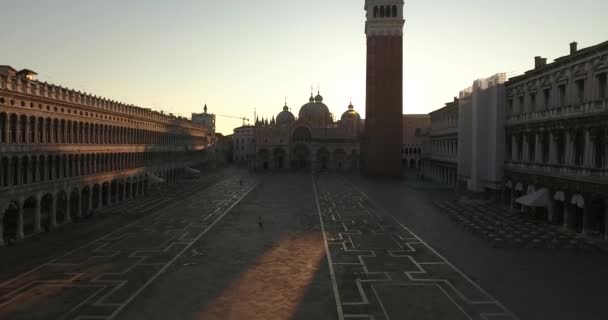 Markusplatsen Venedig Italien Med Episk Soluppgång Ljus Penetrerar Genom Det — Stockvideo
