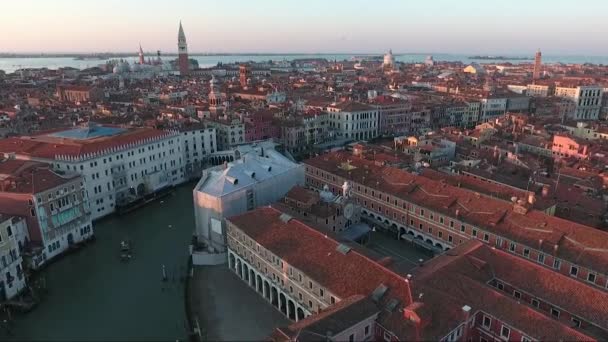 Most Rialto Canal Grande Wenecji Włochy Widziane Dronem Wschodzie Słońca — Wideo stockowe