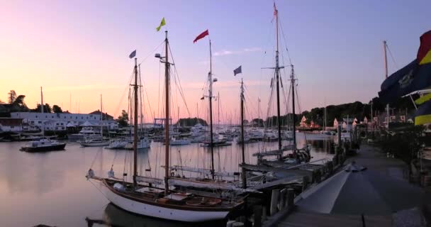 Panning Camden Hamn Vid Solnedgången — Stockvideo