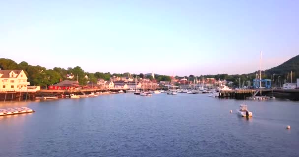 Panning Camden Harbor Sunset — Vídeo de Stock