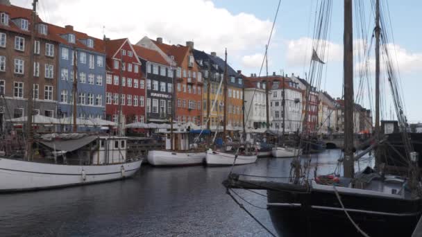 Barcos Sobre Copenhague Día Ocupado — Vídeo de stock