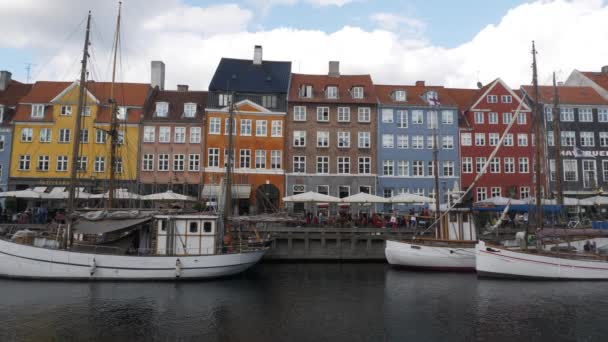 Barcos Sobre Copenhague Día Ocupado — Vídeo de stock