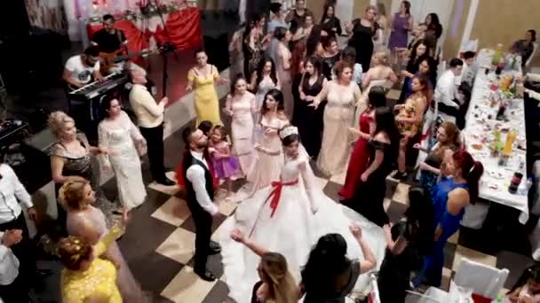 Ethno Wedding Indoor Party Dancing Newlyweds Singer Guests Dance Floor — Stock Video