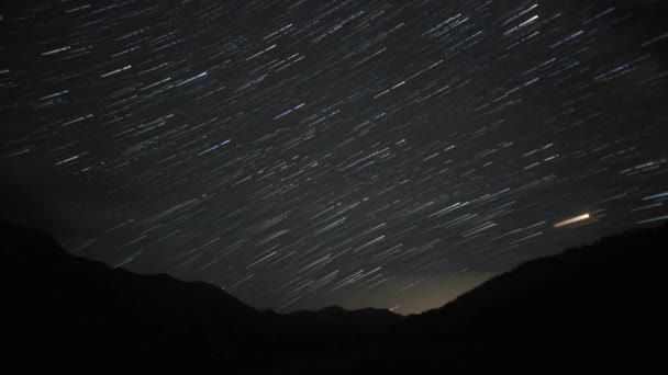Largo Lapso Tiempo Exposición Senderos Estelares Sobre Montañas Kirguistán — Vídeo de stock
