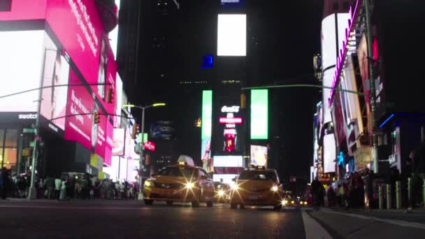 Samochody Ludzie Będą Pracować Kolorowych Ruchliwych Ulicach Nowego Jorku Manhattanu — Wideo stockowe