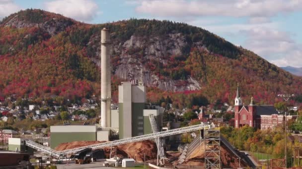 Erőmű Füst Verem Kisvárossal New England Usa Háttérben Peak Őszi — Stock videók