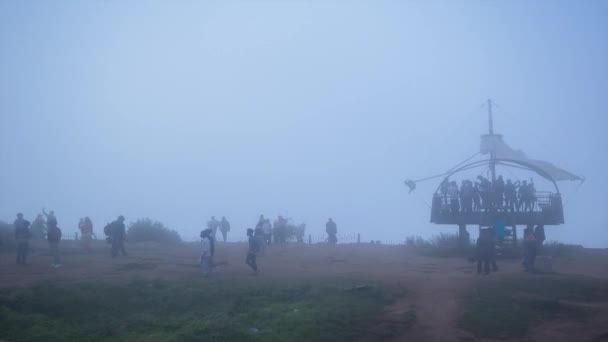 Timelapse Van Mistige Mistige Nandi Hills Een Heuvelachtige Toeristische Plek — Stockvideo