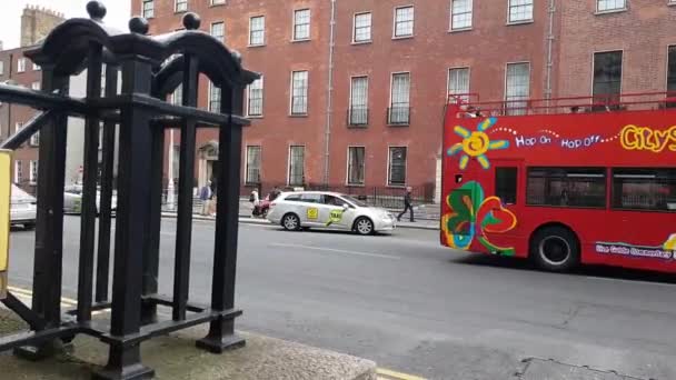 Paining Shot Van Een Dublin Straat Gelegen Buiten Het Ministerie — Stockvideo