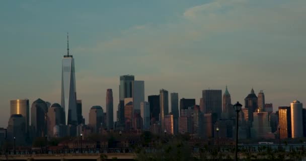 New York City Skyline Bij Zonsondergang — Stockvideo