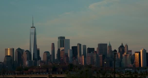 The new york city skyline at dusk