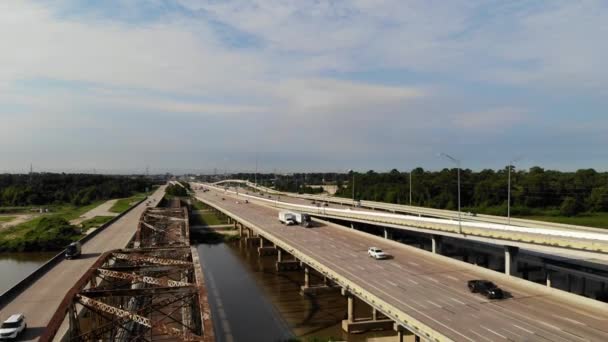 Descending Drone Footage Hwy Crossing San Jacinto River North Houston — Stock Video