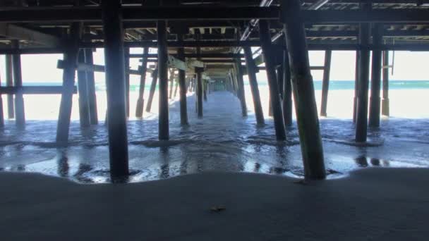 Surf Breaks San Clemente Pier Straight Shot Showing Surf Breaks — Stock Video