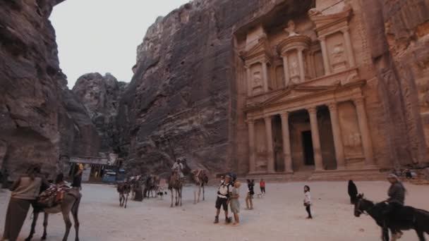 Petra Ancient City Wide View Treasury Jordan Wide Shot Pan — Stock Video