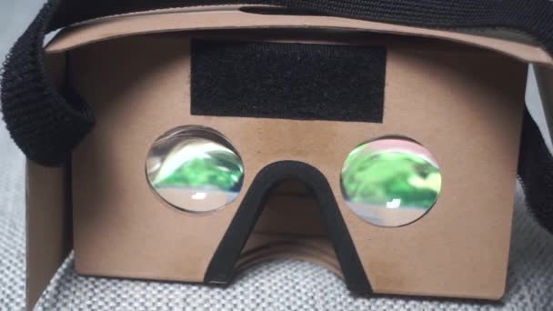 Headset Realidade Virtual Sofá — Vídeo de Stock