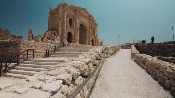 Arco Adriano Antigua Ciudad Romana Jerash Jordania Amplio Tiro Dolly — Vídeos de Stock