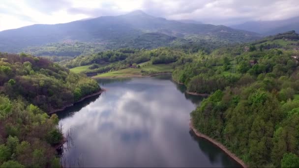 Volo Una Diga Italia Tramonto Verso Verdi Colline — Video Stock