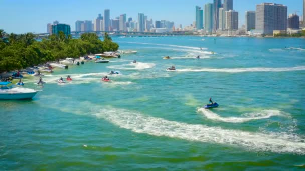 Vista Aeriale Della Baia Miami Con Persone Sugli Sci Ancora — Video Stock