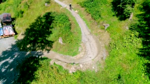 Fotografier Person Som Cyklar Ett Spår Davos Schweiz — Stockvideo