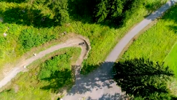 Fotografier Person Som Cyklar Ett Spår Davos Schweiz — Stockvideo