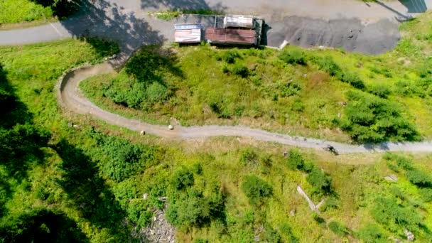 Filmagem Uma Pessoa Andando Bicicleta Uma Pista Davos Suíça — Vídeo de Stock