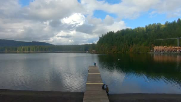 Lake Dock Lago Culto Calmo Colúmbia Britânica Canadá — Vídeo de Stock