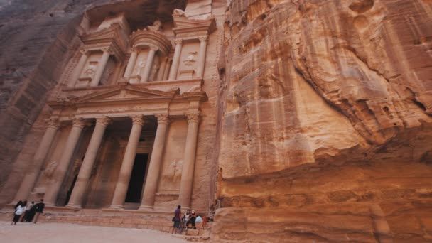 Petra Cidade Antiga Vista Tesouro Jordan Tiro Ângulo Largo Baixo — Vídeo de Stock