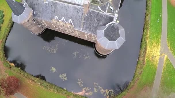 Überflugschloss Von Oben Nach Unten — Stockvideo