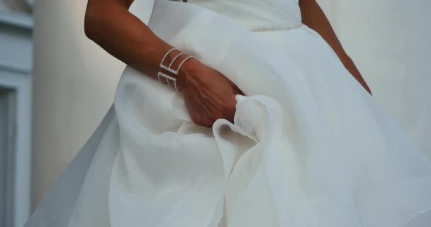 一个金发新娘的婚纱 — 图库视频影像
